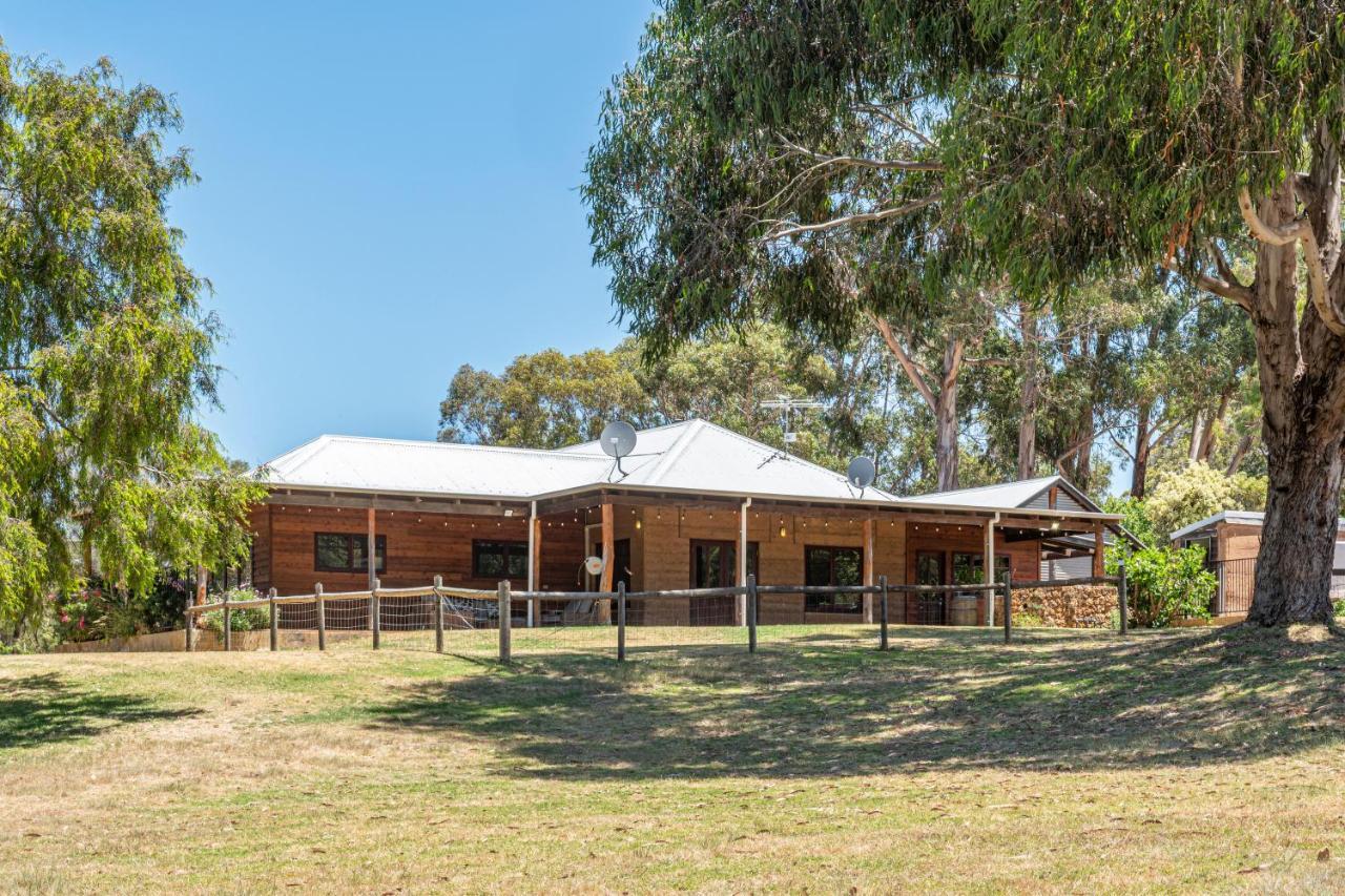 Island Brook Estate Vineyard And Chalets Yelverton 外观 照片