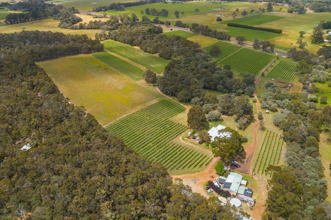 Island Brook Estate Vineyard And Chalets Yelverton 外观 照片